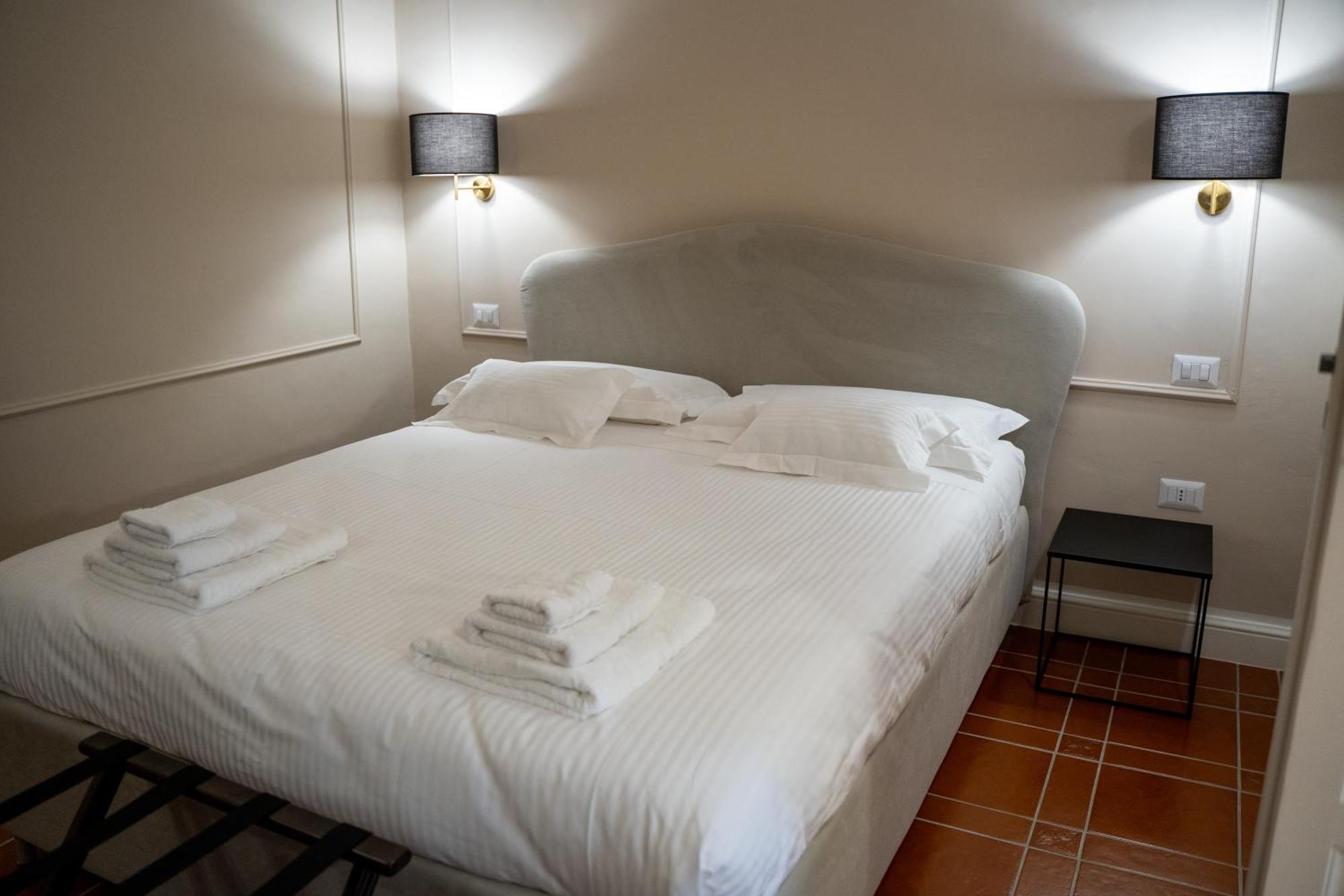 Casa Almika Principe Amedeo Hotel Bari Buitenkant foto